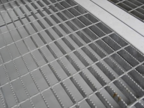 10Ft X 8Ft Open Mesh Floor Bunded Store - C-Solutions LLC 10Ft X 8Ft Open Mesh Floor Bunded Store - C-Solutions LLC