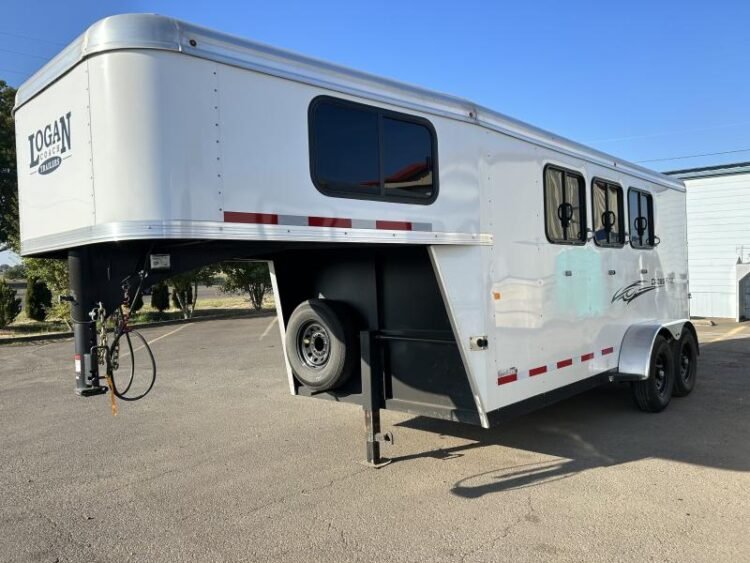 2022 Logan Coach Crossfire 3 Horse Gooseneck - C-Solutions LLC 2022 Logan Coach Crossfire 3 Horse Gooseneck - C-Solutions LLC